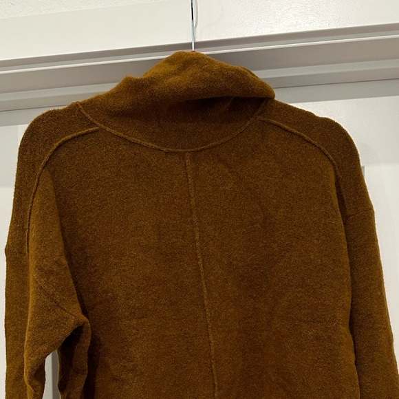 Banana Republic Brandy Brown blended wool long sleeve sweater - Picture 2 of 4